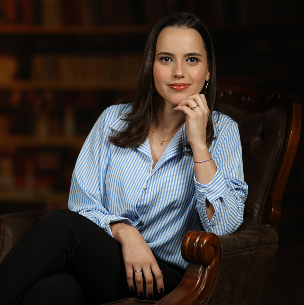 Retrato profissional da psicóloga Carla Diuli